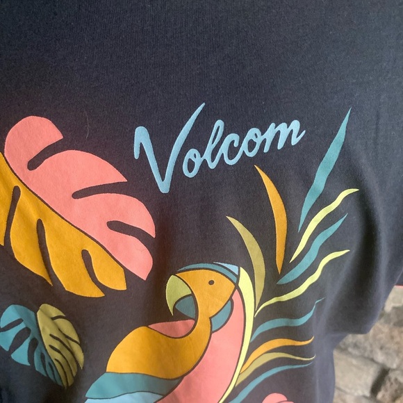 NWT-VOLCOM-WOMENS BLACK AND PINK TOP-SIZE LARGE - Picture 4 of 5